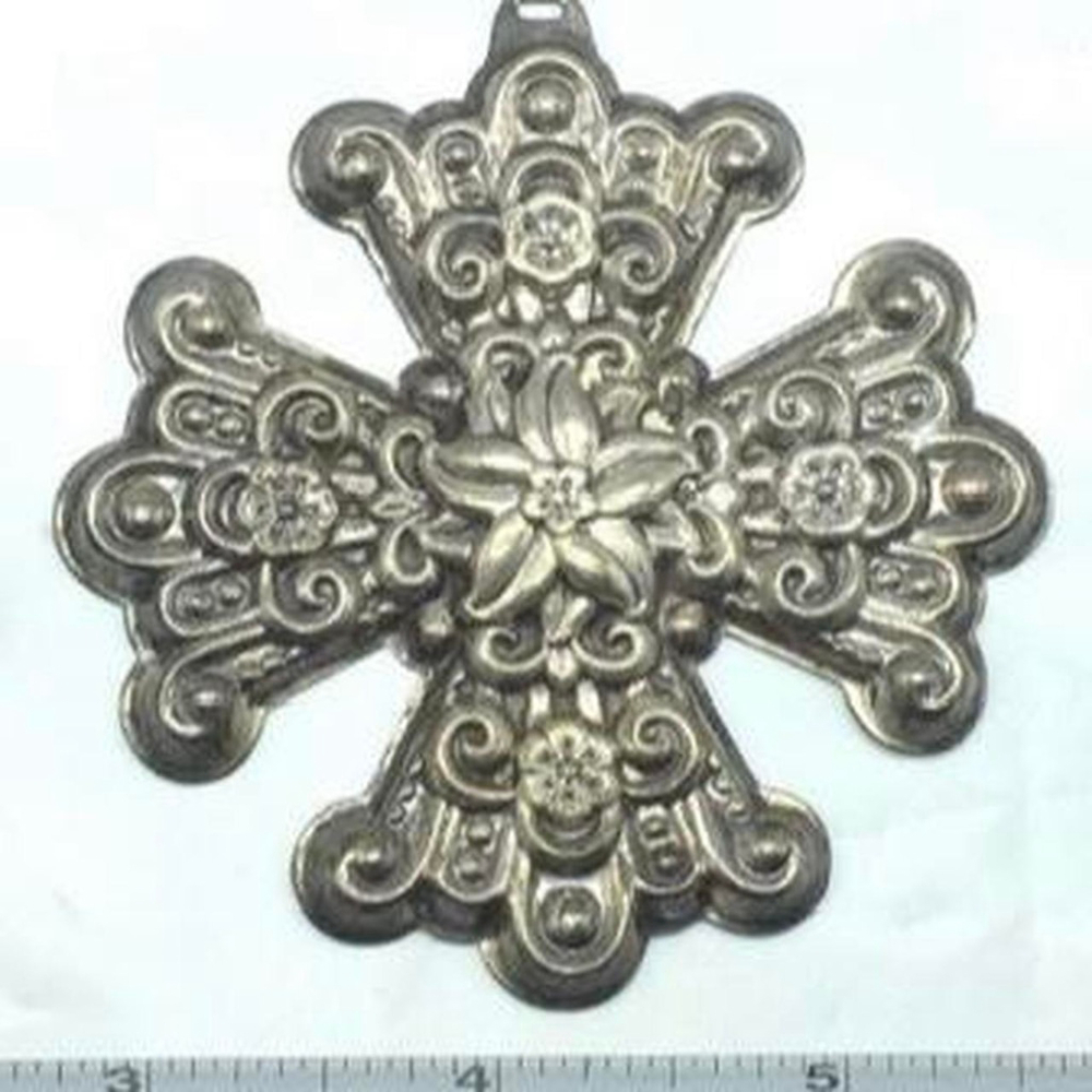 1974 Reed & Barton Christmas cross ornament in sterling silver holiday